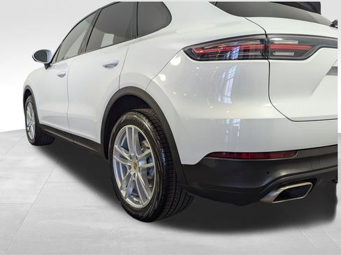 Used 2022 Porsche Cayenne AWD/4WD image 57