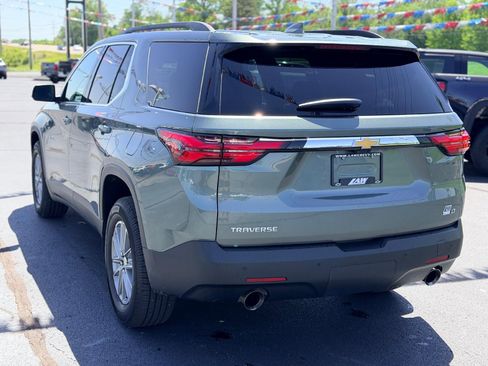 Used 2022 Chevrolet Traverse LT FWD image 7