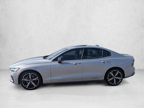 Used 2024 Volvo S60 B5 Plus FWD image 8