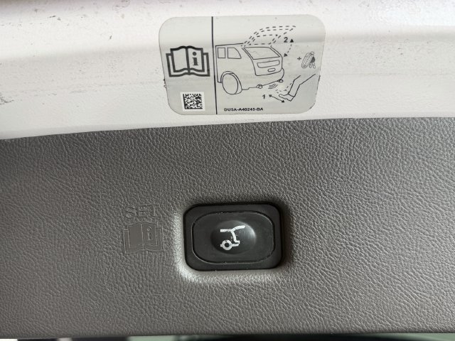 Used 2017 Lincoln MKX Select w/ Select Plus Package FWD image 25