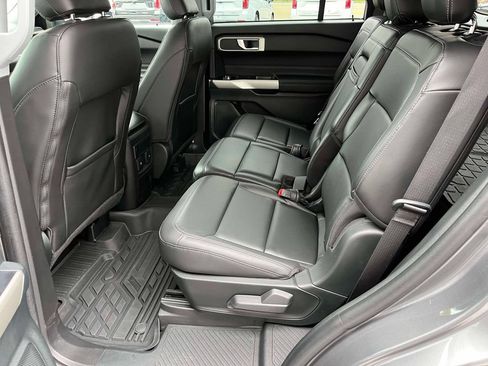 Used 2023 Ford Explorer XLT w/ Equipment Group 202A RWD image 16