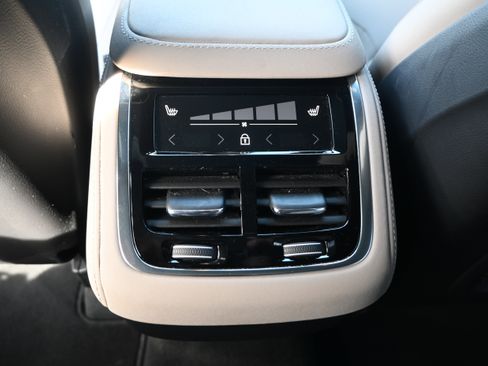 Used 2025 Volvo XC90 B6 Plus image 8