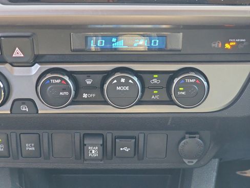 Used 2023 Toyota Tacoma 4x4 Double Cab image 16