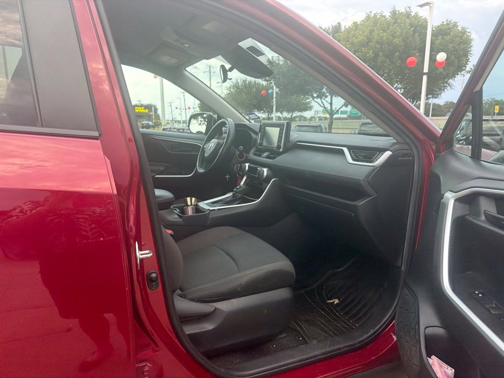 Used 2022 Toyota RAV4 LE FWD image 16