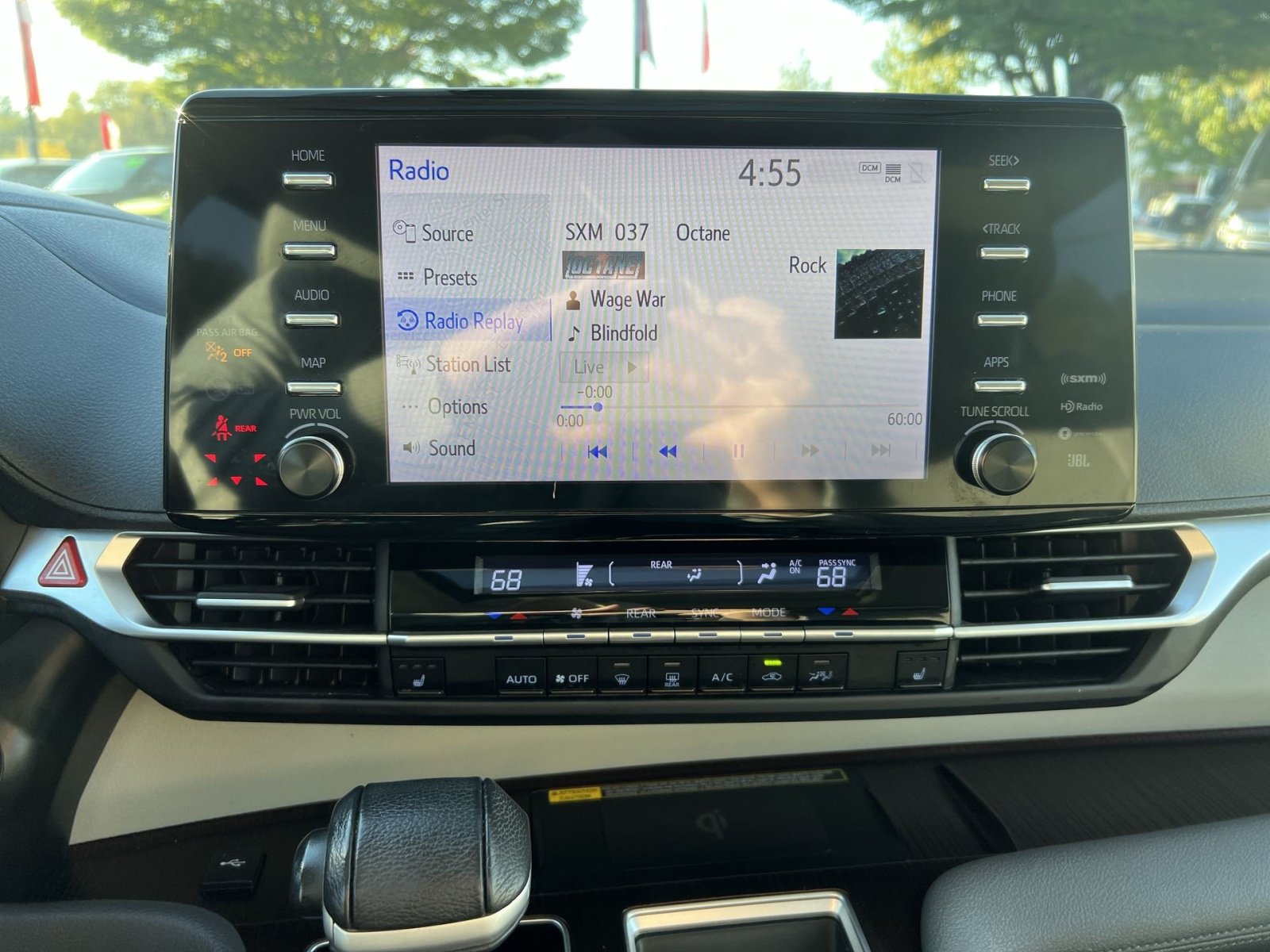 Used 2024 Toyota Sienna XLE w/ XLE Plus Package AWD/4WD image 18