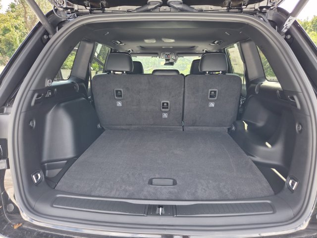 New 2027 Jeep Grand Cherokee Altitude RWD image 30