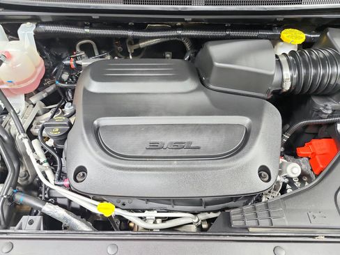 Used 2025 Chrysler Pacifica Select FWD image 19
