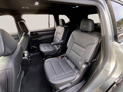 Used 2025 Buick Enclave Sport Touring image 16