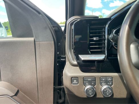 Used 2025 GMC Sierra 1500 SLT AWD/4WD image 14