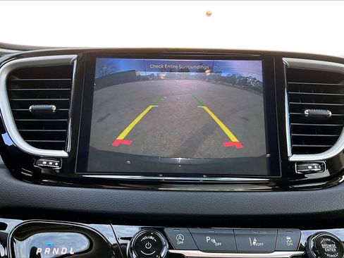 Certified 2024 Chrysler Pacifica Touring-L image 13