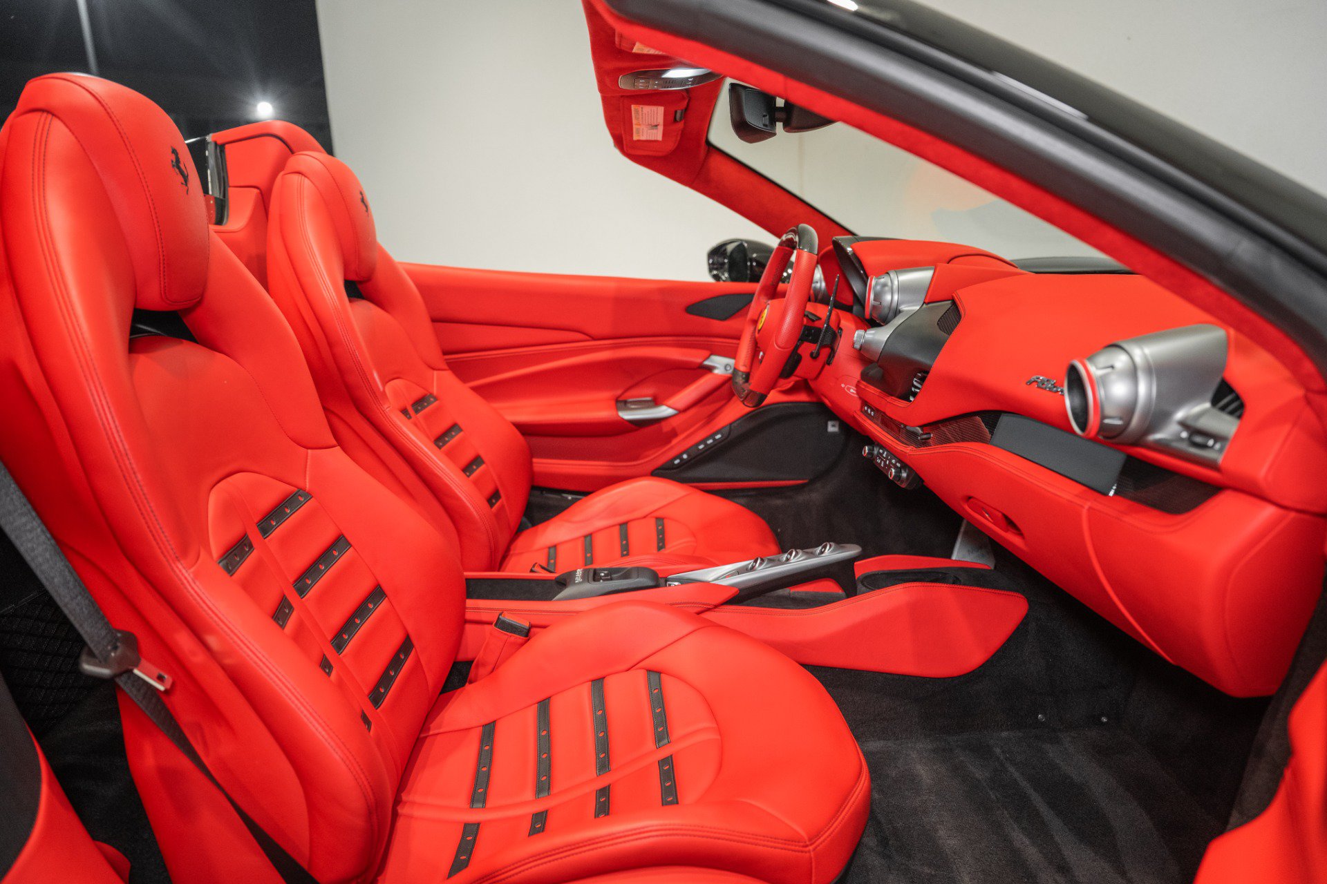 Used 2021 Ferrari F8 Tributo RWD image 21