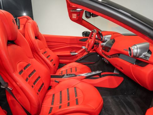 Used 2021 Ferrari F8 Tributo RWD image 21