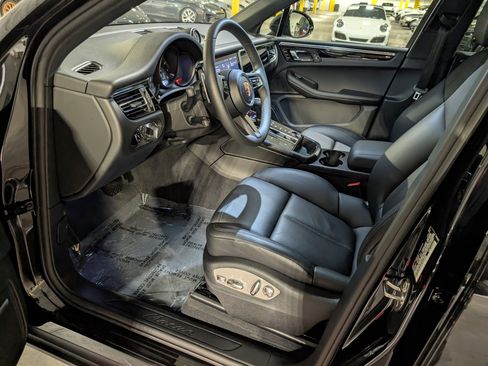 Used 2025 Porsche Macan image 24