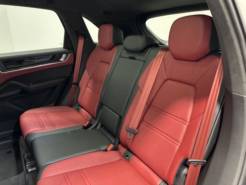 Certified 2025 Porsche Cayenne Turbo image 37