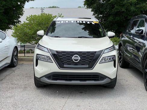Used 2021 Nissan Rogue SV w/ Premium Package FWD image 2