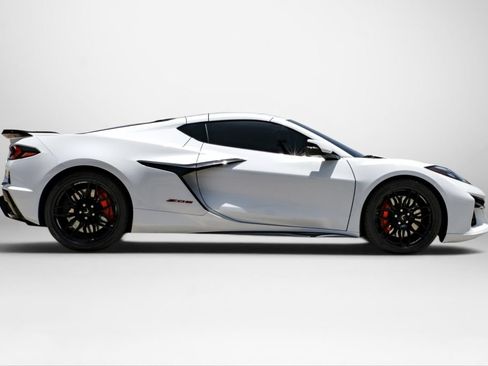 Used 2024 Chevrolet Corvette Z06 RWD image 5