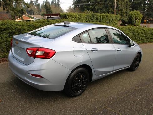 Used 2018 Chevrolet Cruze LS image 3