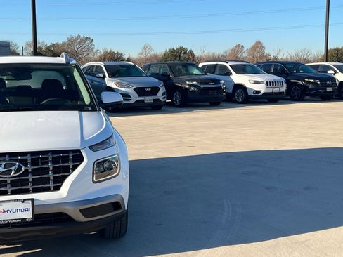 New 2026 Hyundai Venue SEL image 3