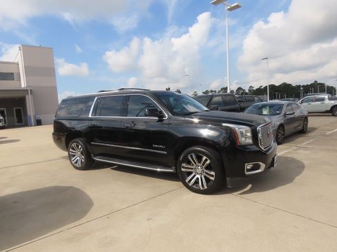 Used 2017 GMC Yukon XL Denali w/ Open Road Package AWD/4WD image 7
