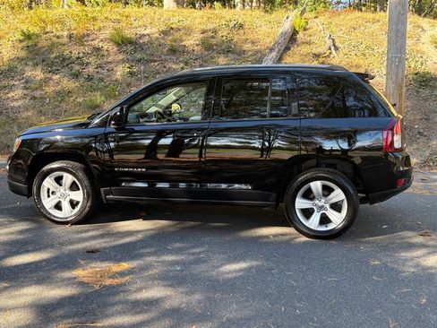 Used 2014 Jeep Compass Latitude w/ Sun/Sound Group image 9