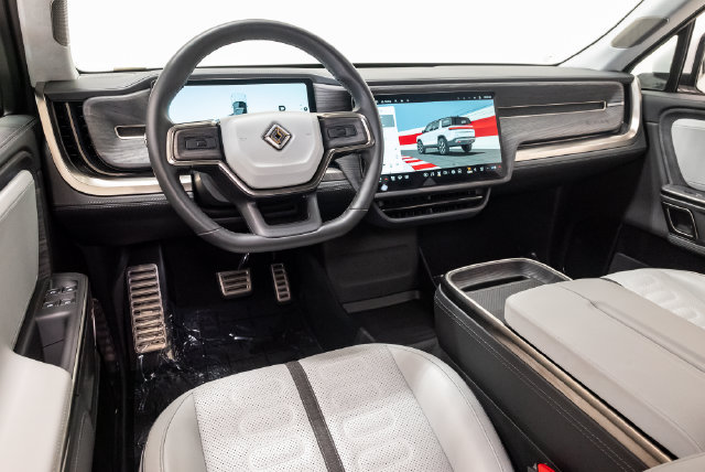 Used 2024 Rivian R1S Adventure Quad AWD/4WD image 6