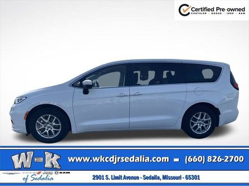 Certified 2023 Chrysler Pacifica Touring-L FWD image 9