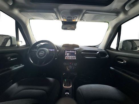Used 2018 Jeep Renegade Altitude w/ UConnect 8.4 Nav Group AWD/4WD image 14