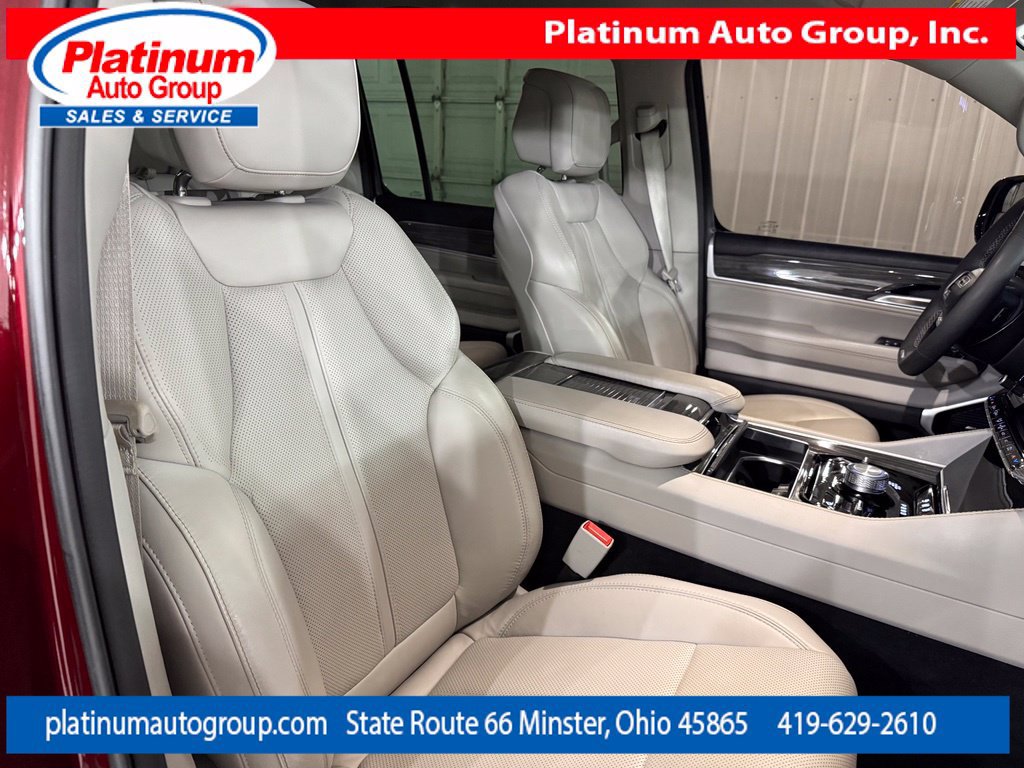 Used 2022 Jeep Wagoneer Series III AWD/4WD image 48