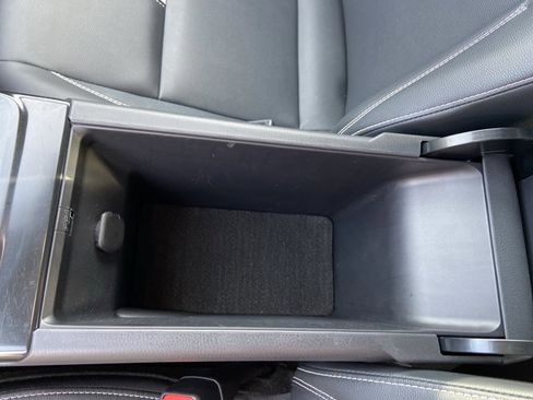 Used 2025 Toyota Camry SE image 42