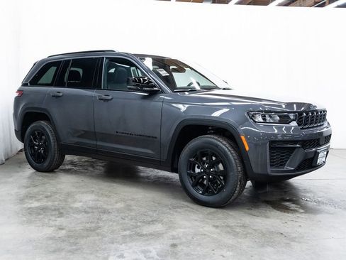 New 2026 Jeep Grand Cherokee 4WD image 1