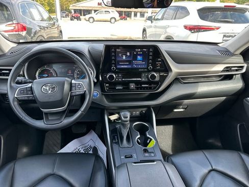 Used 2022 Toyota Highlander XLE image 18