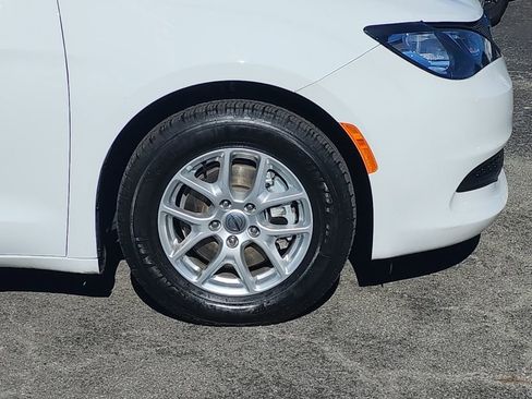 Certified 2022 Chrysler Voyager LX image 23