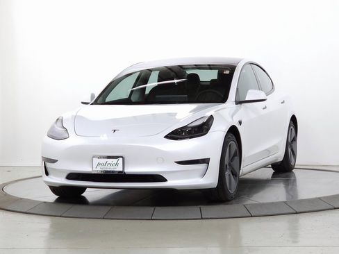 Used 2023 Tesla Model 3 Standard Range image 3