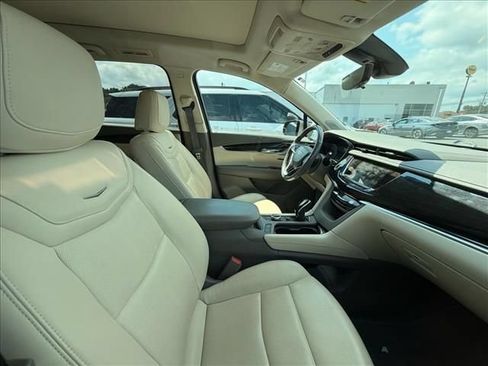 Used 2022 Cadillac XT6 Premium Luxury w/ Technology Package AWD/4WD image 11
