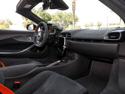Used 2025 McLaren Artura Spider RWD image 55