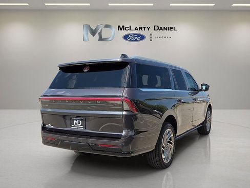 New 2025 Lincoln Navigator L Reserve image 5