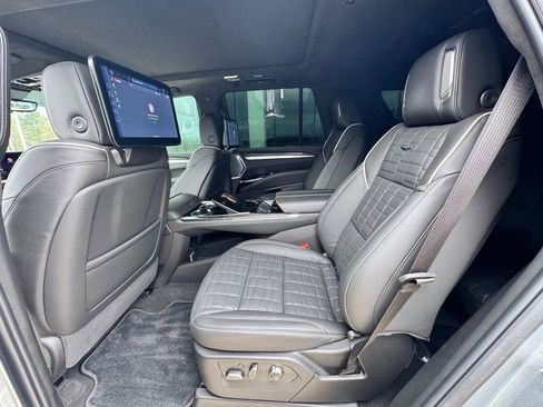 Used 2025 Cadillac Escalade V image 15