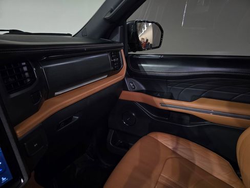 Used 2022 Ford Expedition Platinum image 34