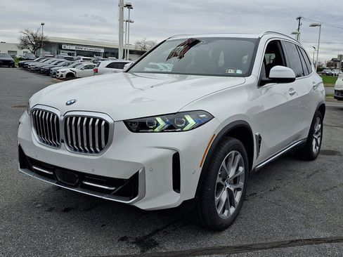 New 2026 BMW X5 xDrive40i w/ Premium Package AWD/4WD image 2