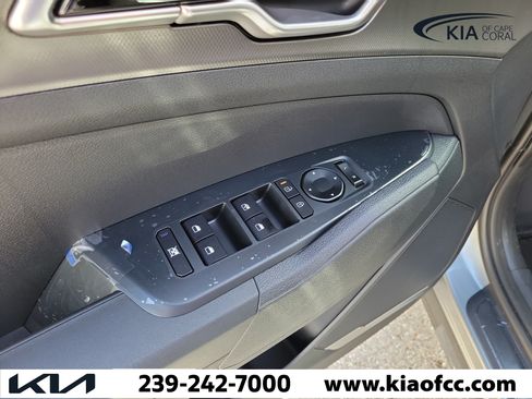 New 2026 Kia Sportage LX FWD image 21