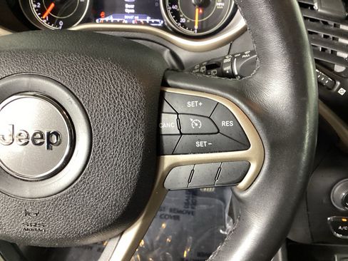 Used 2016 Jeep Cherokee Limited AWD/4WD image 19