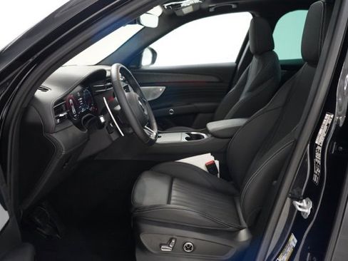 New 2025 Maserati Grecale GT image 14