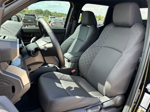 Used 2025 Toyota Tacoma SR5 image 7