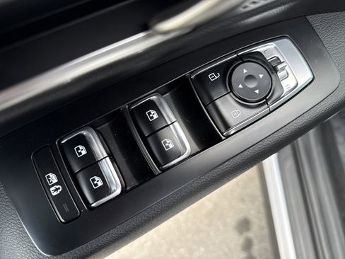 Used 2024 Kia Telluride LX image 17