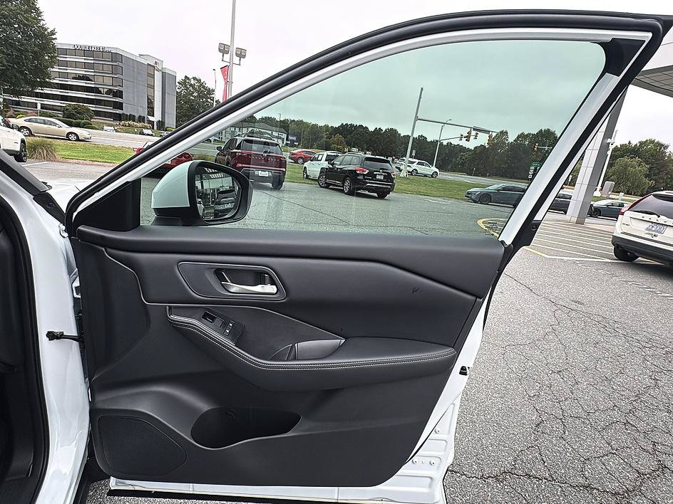 Certified 2026 Nissan Rogue SV FWD image 31