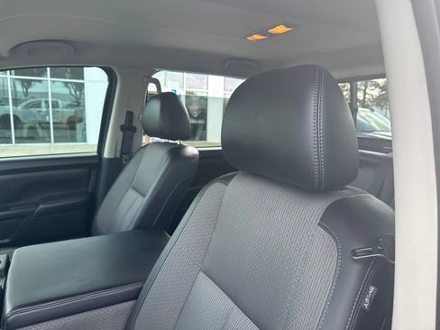 Used 2017 Nissan Titan S AWD/4WD image 6