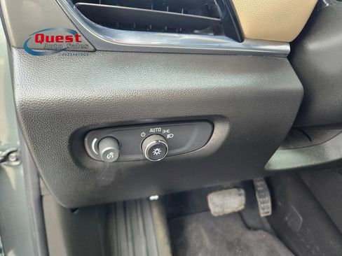 Used 2022 Chevrolet Traverse LT AWD/4WD image 40