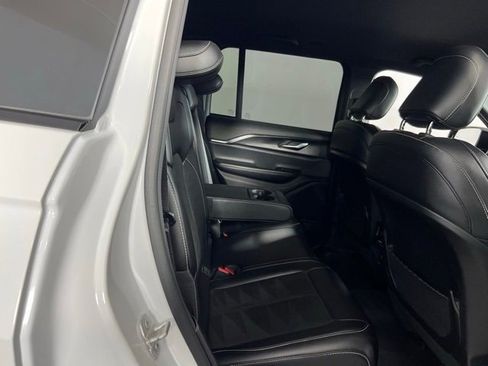 Used 2023 Jeep Grand Cherokee Altitude image 20