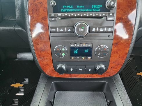 Used 2013 Chevrolet Avalanche LT image 35