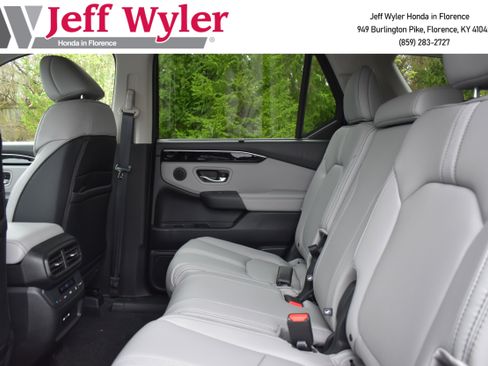 New 2025 Honda Pilot Touring image 14